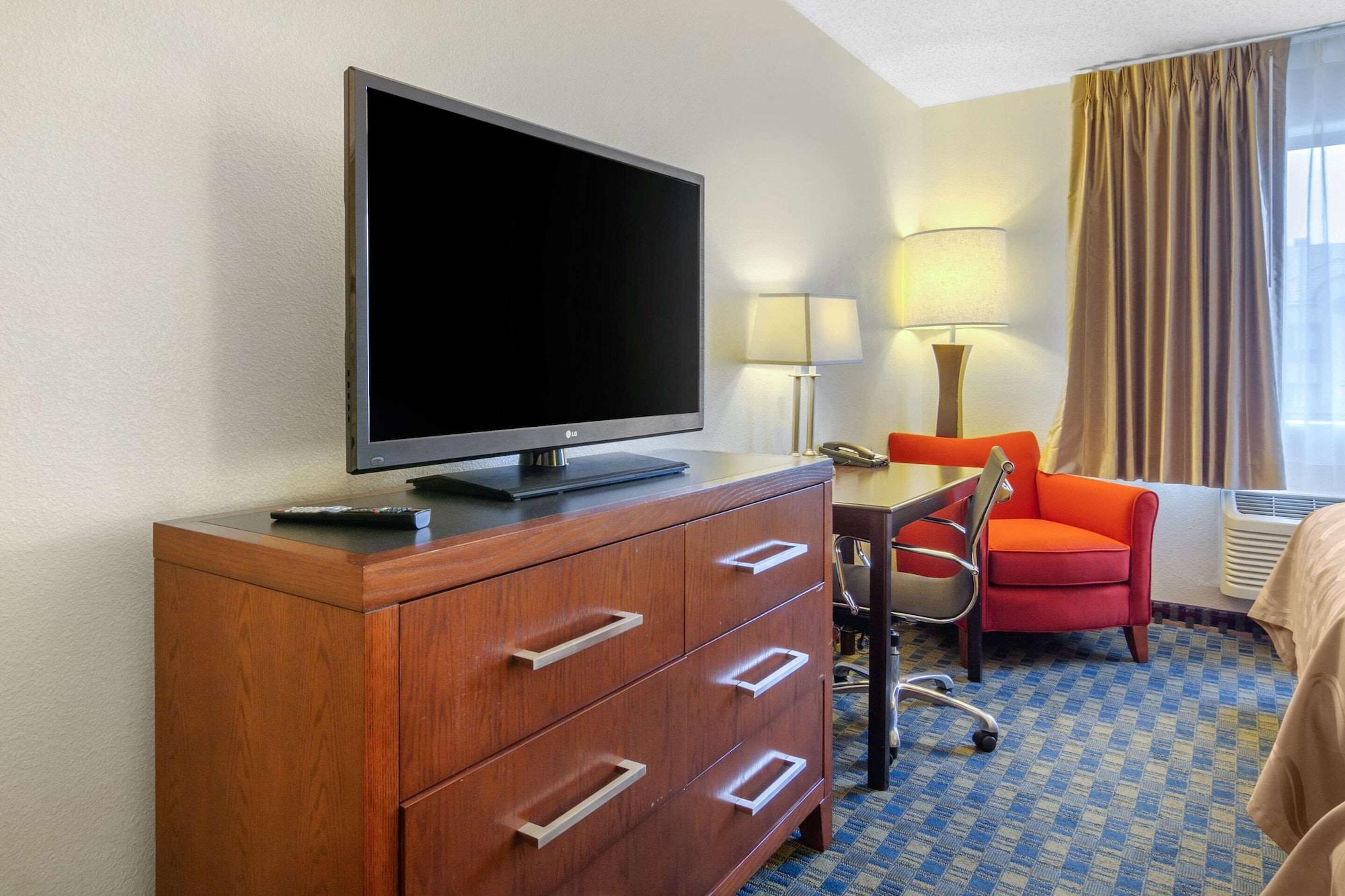 Quality Inn & Suites Lakewood - Denver Southwest Eksteriør billede