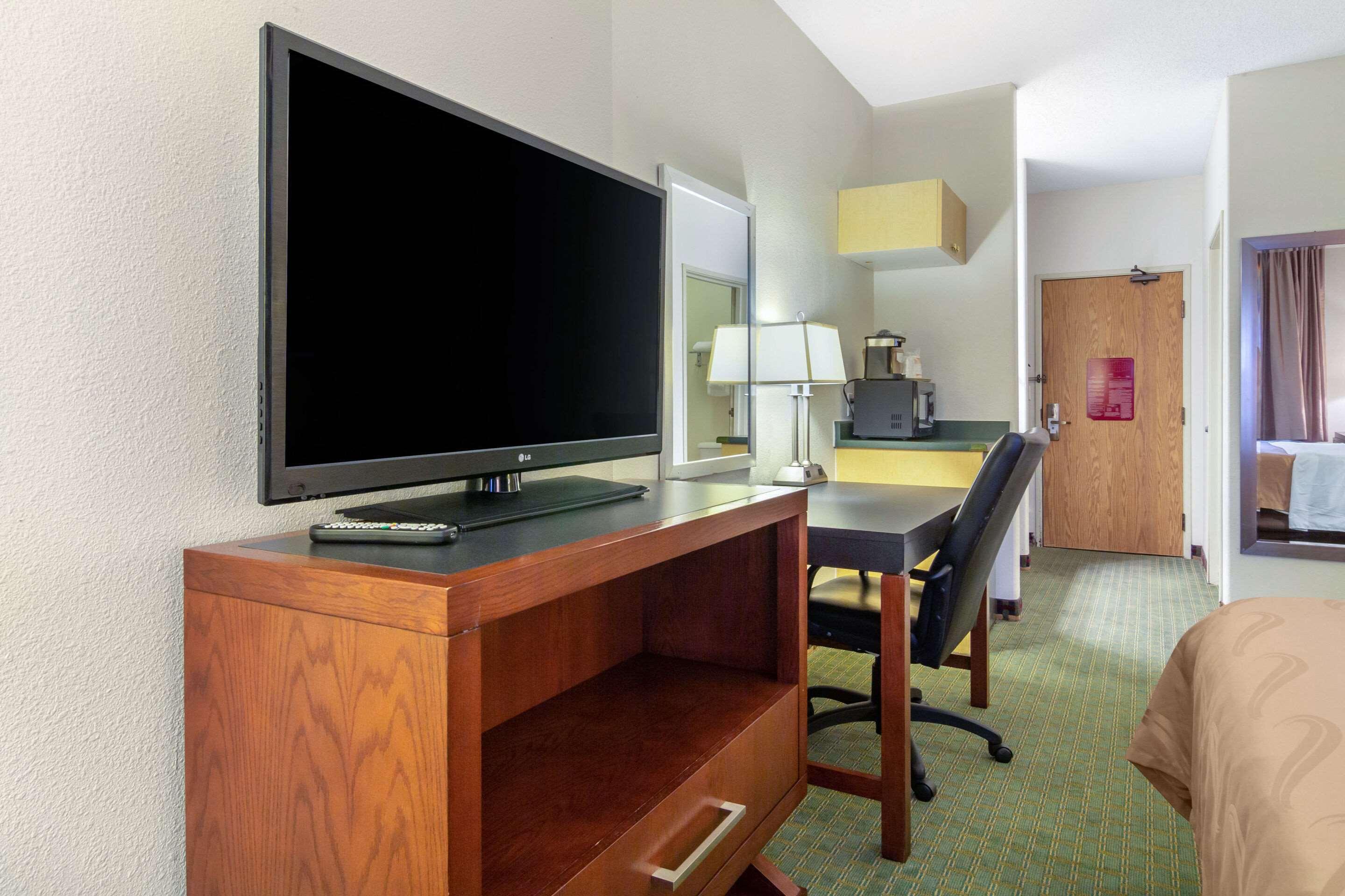Quality Inn & Suites Lakewood - Denver Southwest Eksteriør billede