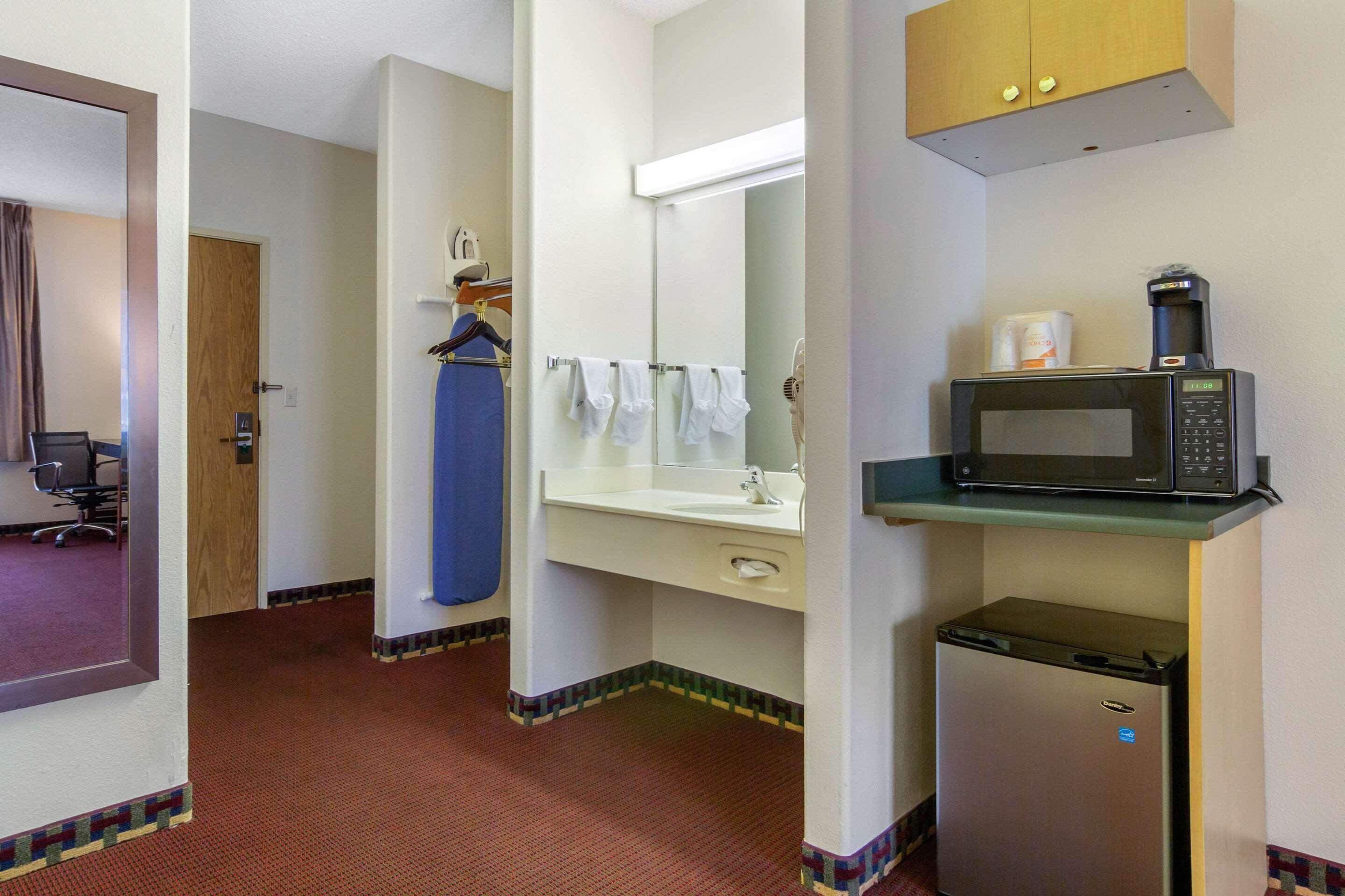 Quality Inn & Suites Lakewood - Denver Southwest Eksteriør billede
